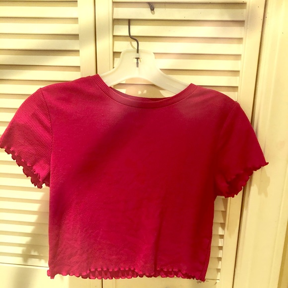 Rosy red cropped ruffled top. - Picture 1 of 2